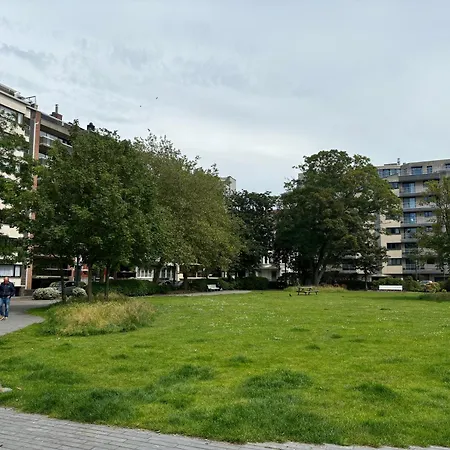Large Sunny And Bright With Park View Apartmán Ostende