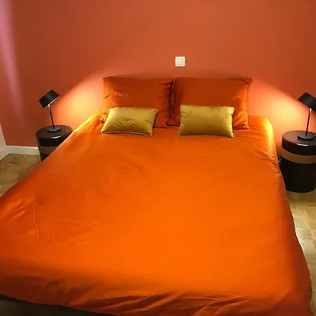 Large Sunny And Bright With Park View Apartment *