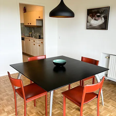 Large Sunny And Bright With Park View Apartment *