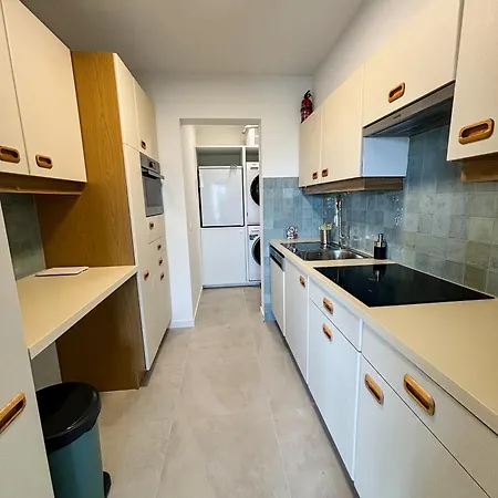 Διαμέρισμα Large Sunny And Bright With Park View