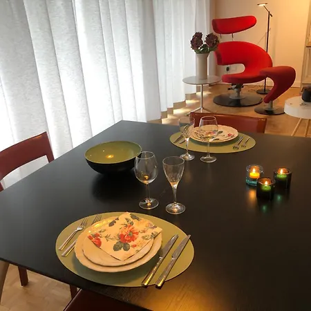 Large Sunny And Bright With Park View Apartment