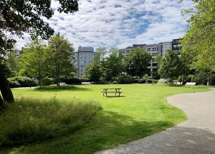 Large Sunny And Bright With Park View Apartment Ostend