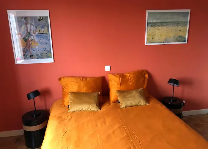 Large Sunny And Bright With Park View