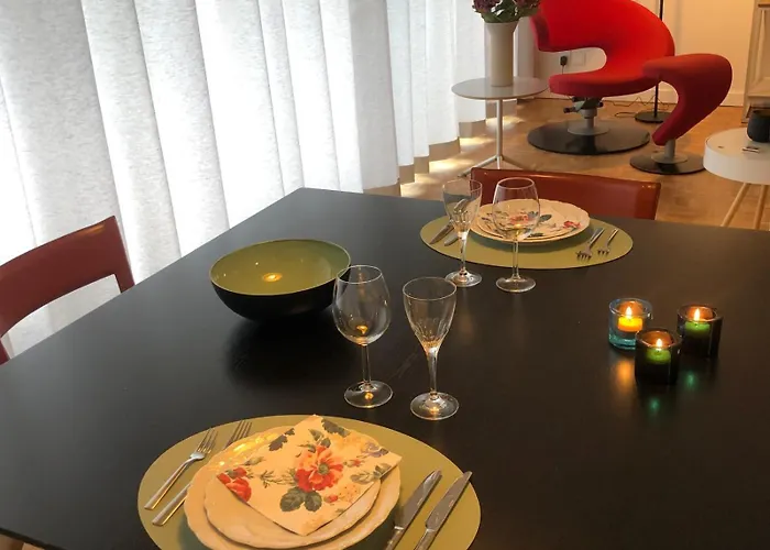 Large Sunny And Bright With Park View 公寓